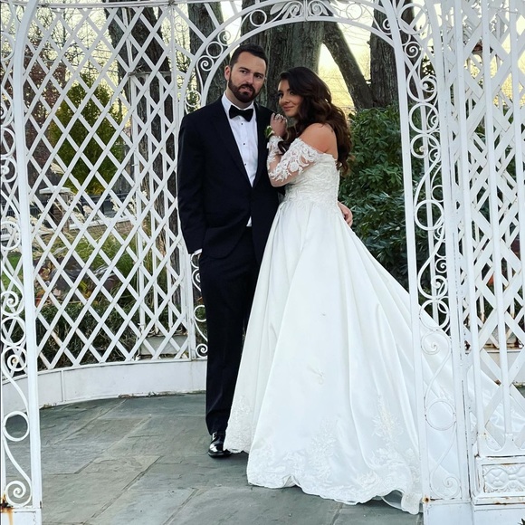 Hi Beautiful Ladies! From my closet to yours, feel beautiful and  fabulous 🤍 - Picture 2 of 8